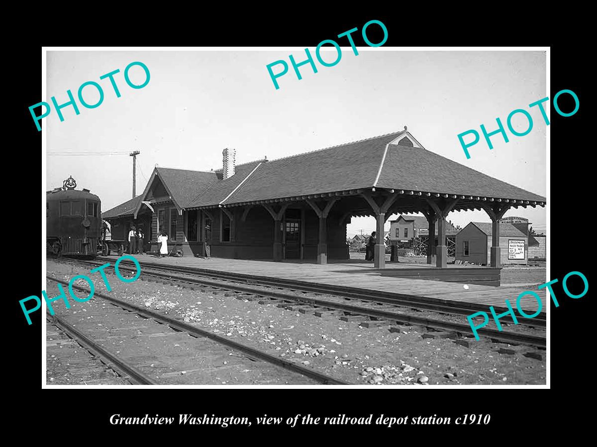 OLD LARGE HISTORIC PHOTO OF GRANDVIEW WASHINGTON, RAILROAD DEPOT STATION c1910