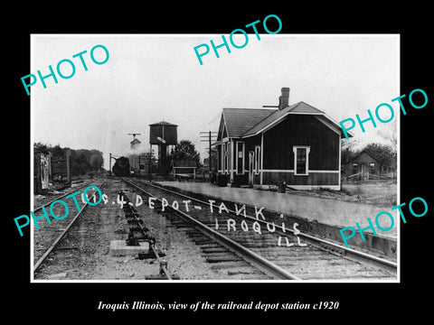 OLD LARGE HISTORIC PHOTO OF IROQUIS ILLINOIS, THE RAILROAD DEPOT STATION c1920