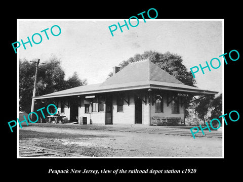 OLD LARGE HISTORIC PHOTO OF PEAPACK NEW JERSEY, THE RAILROAD DEPOT STATION c1920