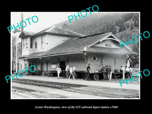 OLD LARGE HISTORIC PHOTO OF LESTER WASHINGTON, THE RAILROAD DEPOT STATION c1960