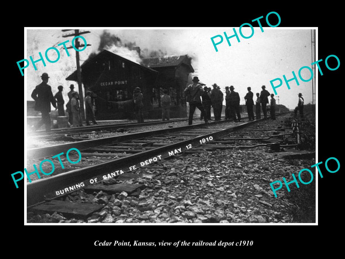 OLD LARGE HISTORIC PHOTO OF CEDAR POINT KANSAS, THE RAILROAD DEPOT STATION c1910