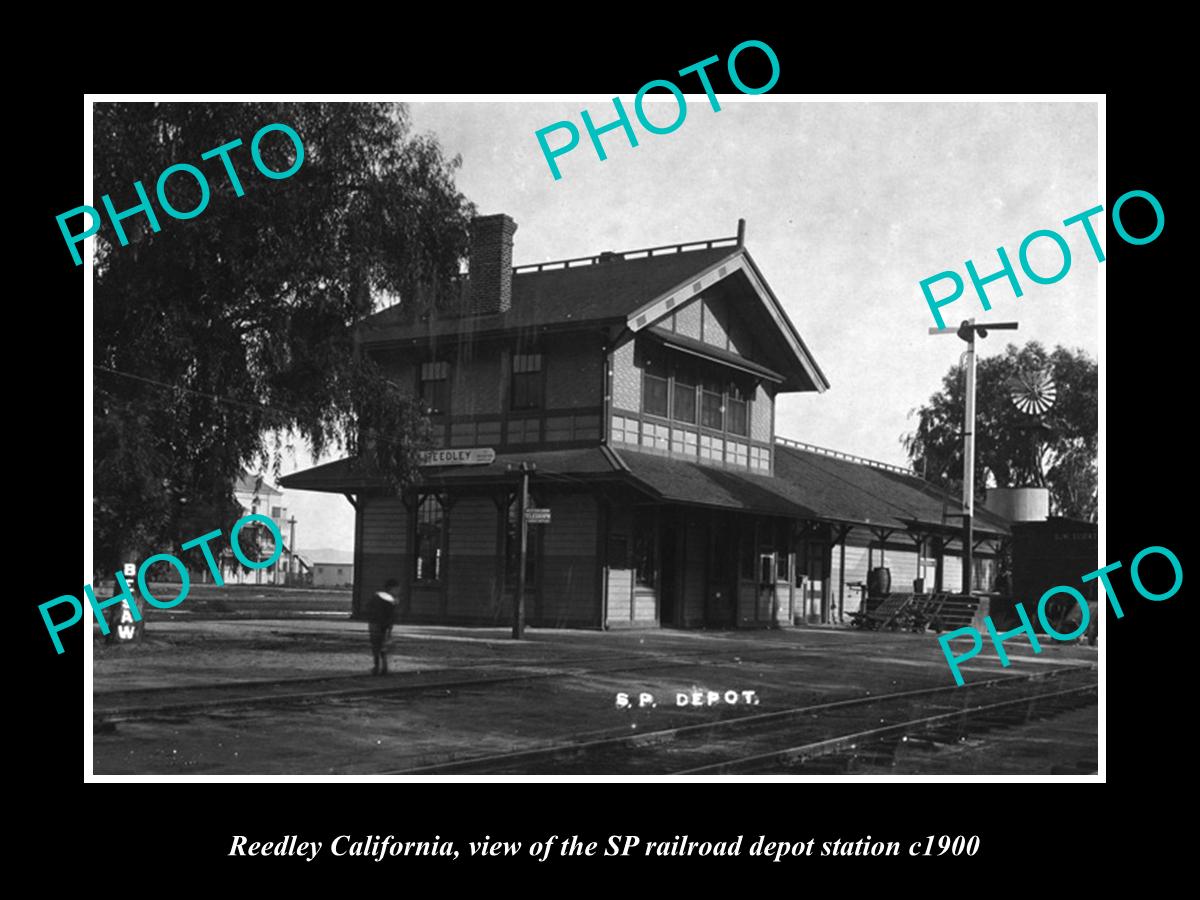 OLD LARGE HISTORIC PHOTO OF REEDLEY CALIFORNIA, THE SP RAILROAD DEPOT c1900