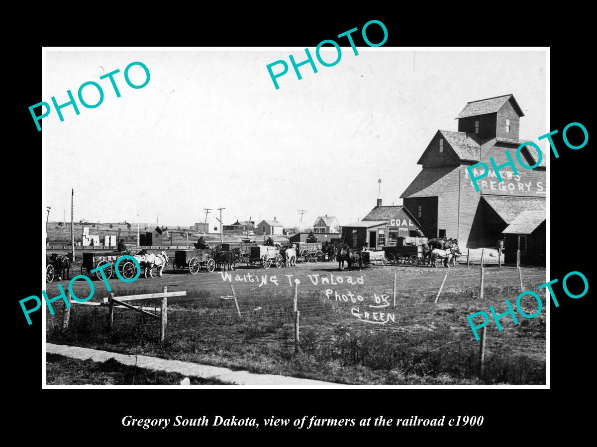 OLD LARGE HISTORIC PHOTO OF GREGORY SOUTH DAKOTA, FARMERS AT THE RAILROAD c1900