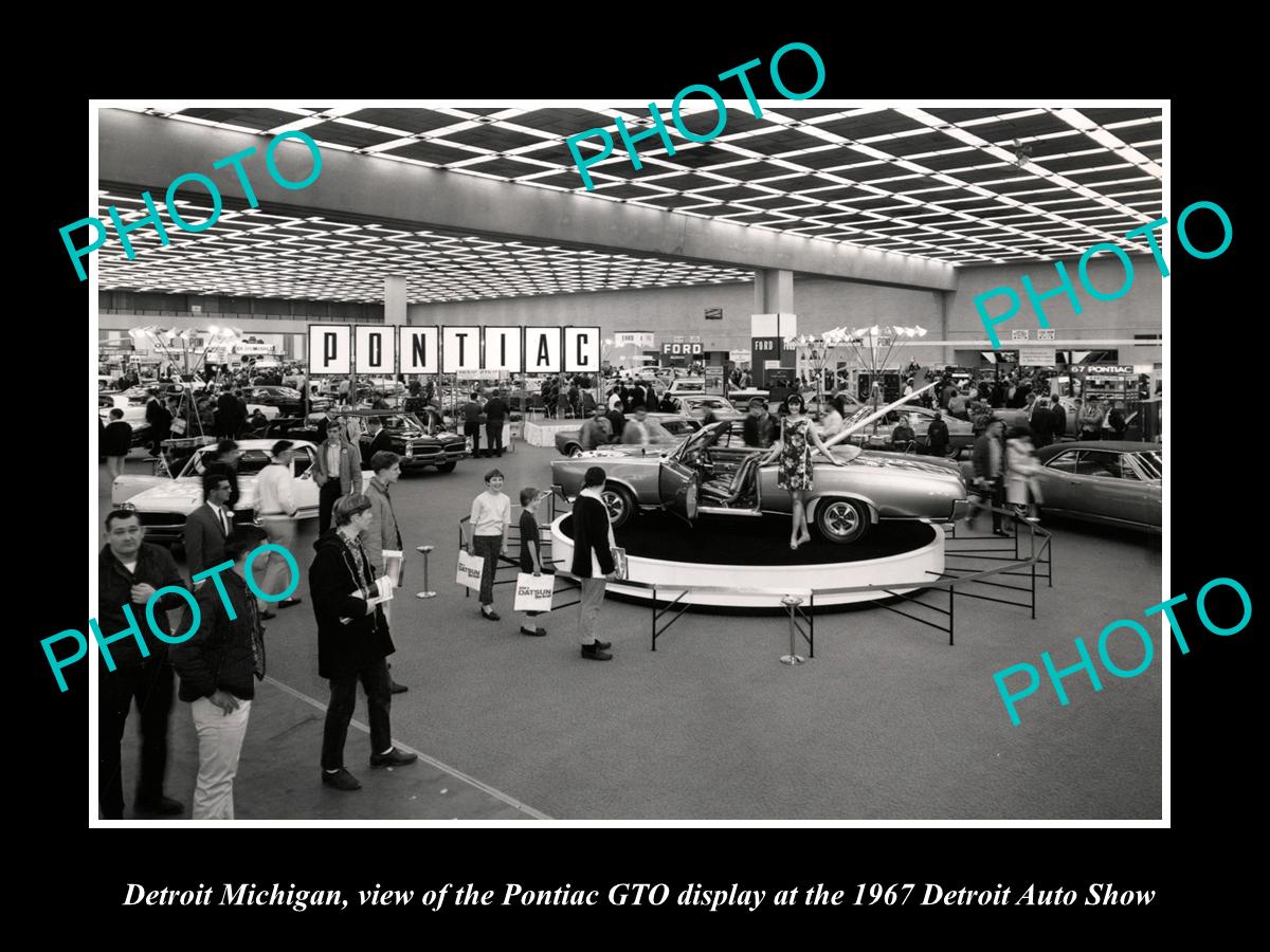 OLD LARGE HISTORIC PHOTO OF DETROIT MICHIGAN, THE SHOW PONTIAC GTO DISPLAY c1967