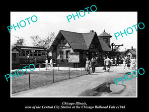 OLD LARGE HISTORIC PHOTO OF CHICAGO ILLINOIS, THE CRF RAILROAD STATION c1948