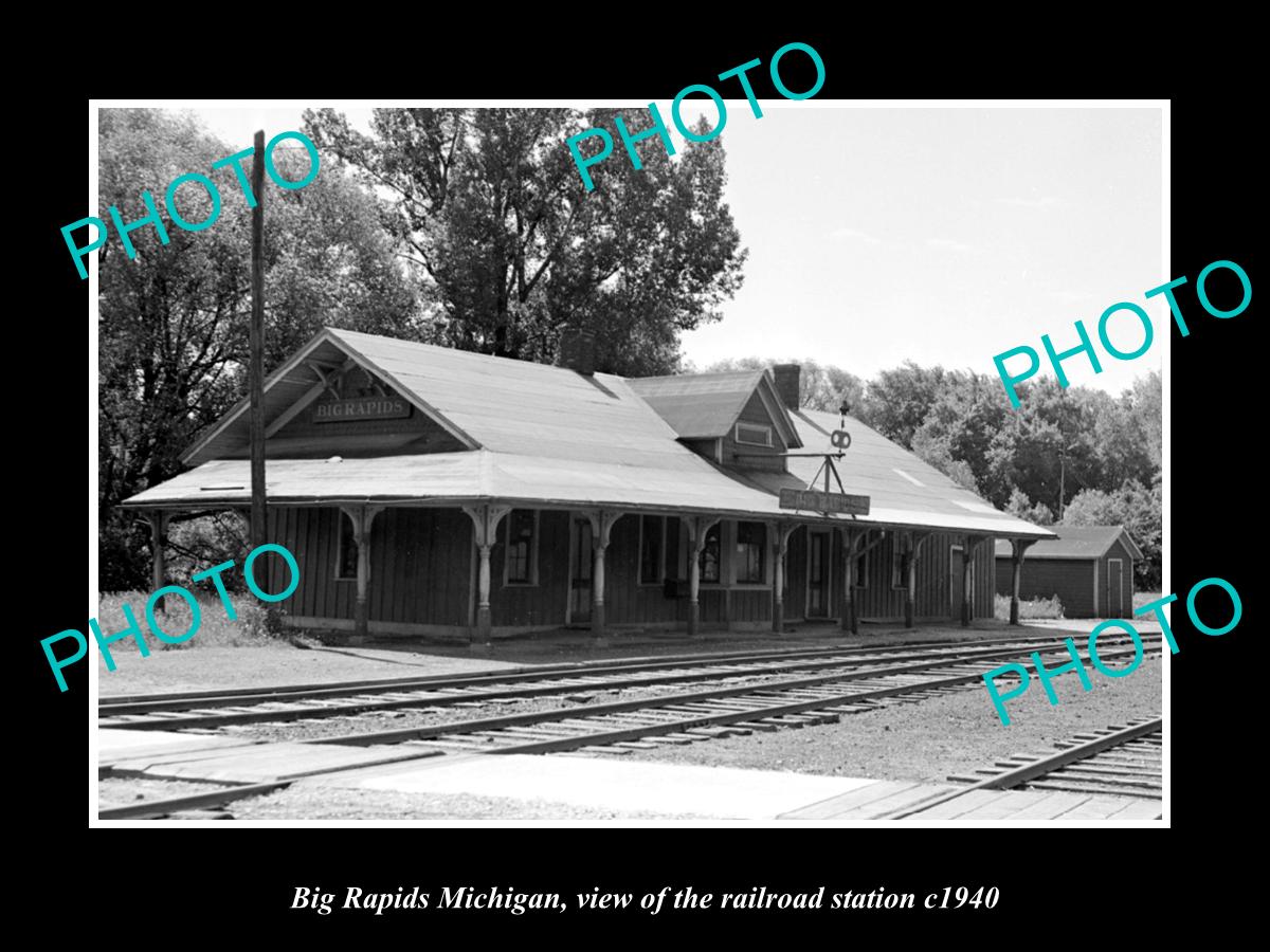 OLD LARGE HISTORIC PHOTO OF BIG RAPIDS MICHIGAN, THE RAILROAD DEPOT STATION 1940