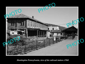 OLD LARGE HISTORIC PHOTO OF HUNTINGDON PENNSYLVANIA, THE RAILROAD STATION c1960