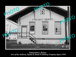 OLD LARGE HISTORIC PHOTO INDEPENDENCE KANSAS, THE SANTA FE RAILROAD DEPOT c1930