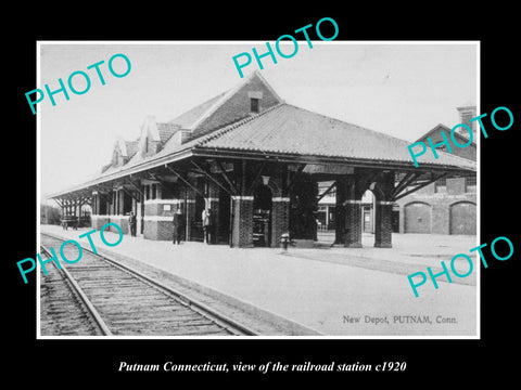 OLD LARGE HISTORIC PHOTO OF PUTNAM CONNECTICUT, THE RAILROAD DEPOT c1920