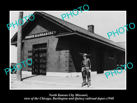 OLD LARGE HISTORIC PHOTO OF NORTH KANSAS CITY MIRROURI CB&Q RAILROAD DEPOT c1940