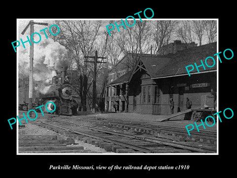 OLD LARGE HISTORIC PHOTO OF PARKVILLE MISSOURI, THE RAILROAD DEPOT STATION c1910