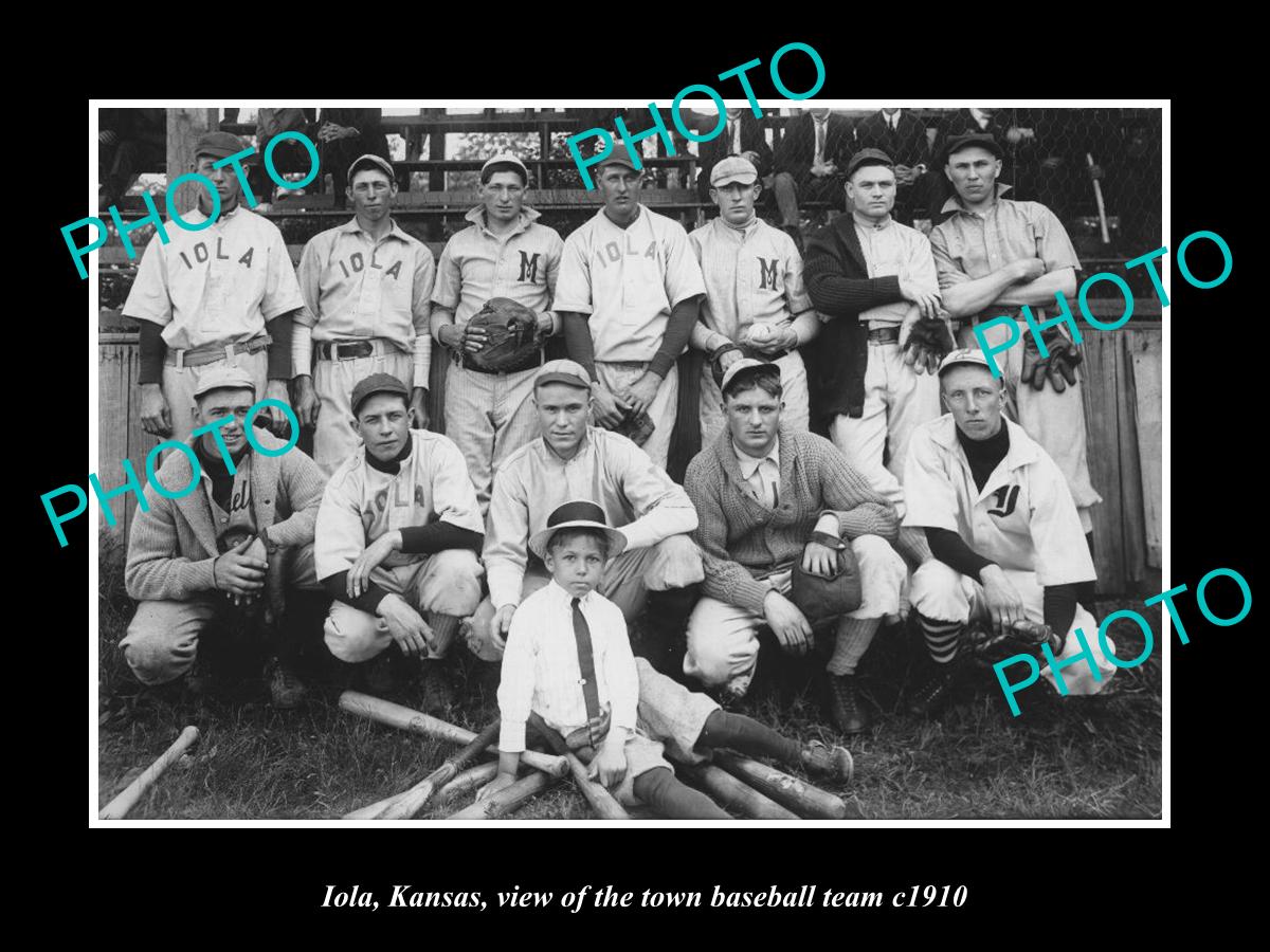 OLD LARGE HISTORIC PHOTO IOLA KANSAS, THE TOWN BASEBALL TEAM c1910