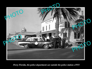 OLD LARGE HISTORIC PHOTO OF PERRY FLORIDA, THE POLICE CAR & CITY HALL c1955