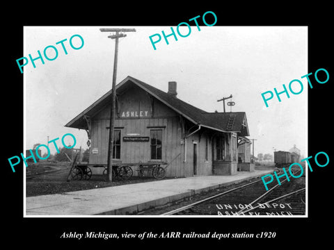 OLD LARGE HISTORIC PHOTO OF ASHLEY MICHIGAN, THE RAILROAD DEPOT STATION c1920 2