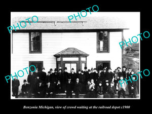 OLD LARGE HISTORIC PHOTO OF BENZONIA MICHIGAN, THE RAILROAD DEPOT STATION c1900