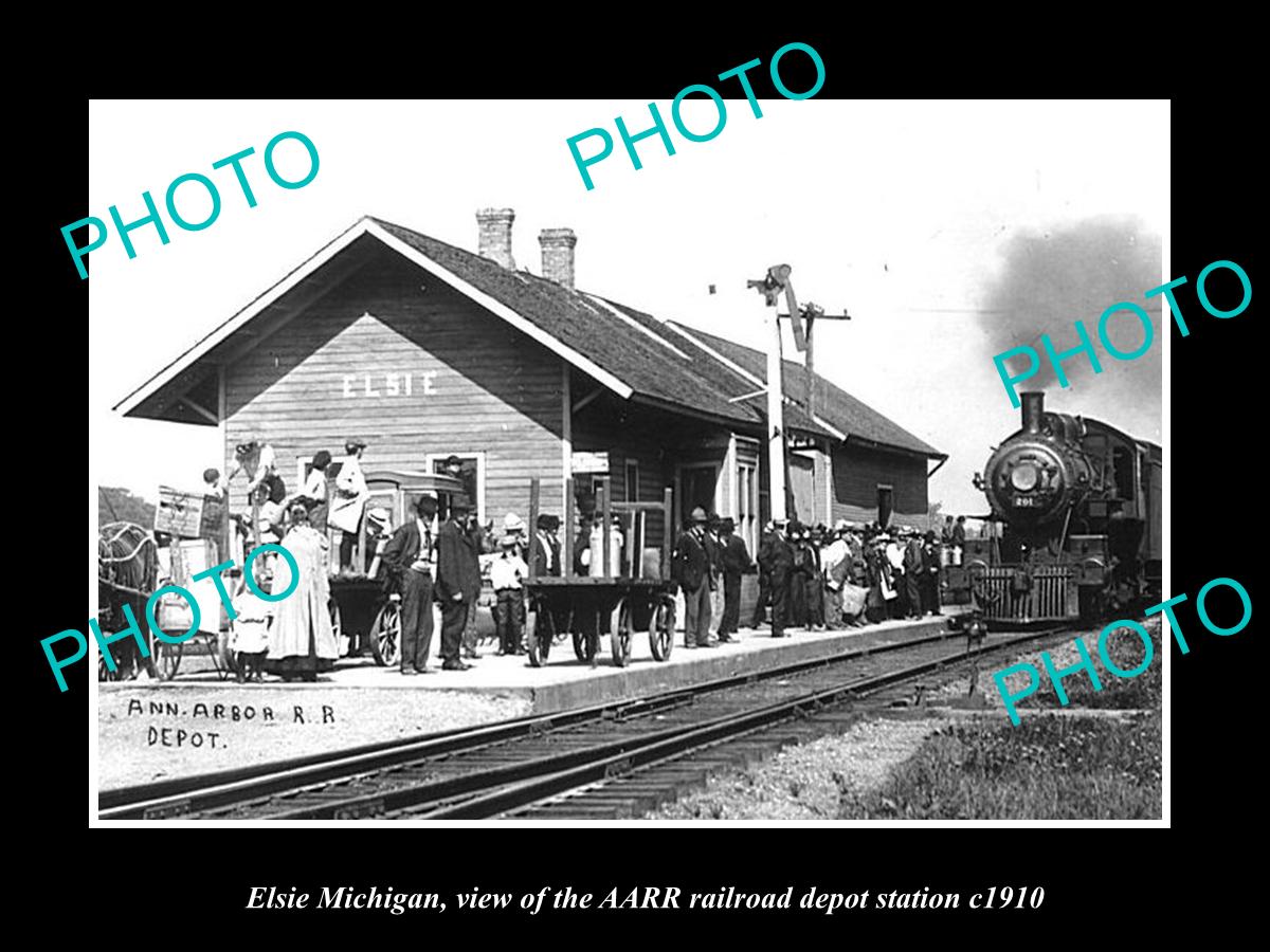 OLD LARGE HISTORIC PHOTO OF ELSIE MICHIGAN, THE RAILROAD DEPOT STATION c1910