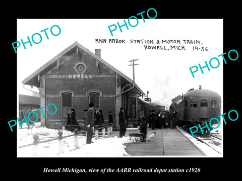 OLD LARGE HISTORIC PHOTO OF HOWELL MICHIGAN, THE RAILROAD DEPOT STATION c1920