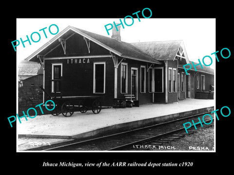 OLD LARGE HISTORIC PHOTO OF ITHACA MICHIGAN, THE RAILROAD DEPOT STATION c1920