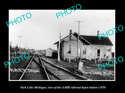 OLD LARGE HISTORIC PHOTO OF PARK LAKE MICHIGAN, THE RAILROAD DEPOT STATION c1930