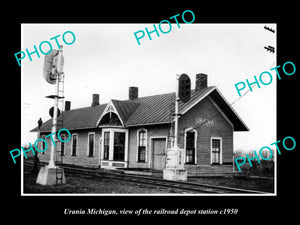 OLD LARGE HISTORIC PHOTO OF URANIA MICHIGAN, THE RAILROAD DEPOT STATION c1950