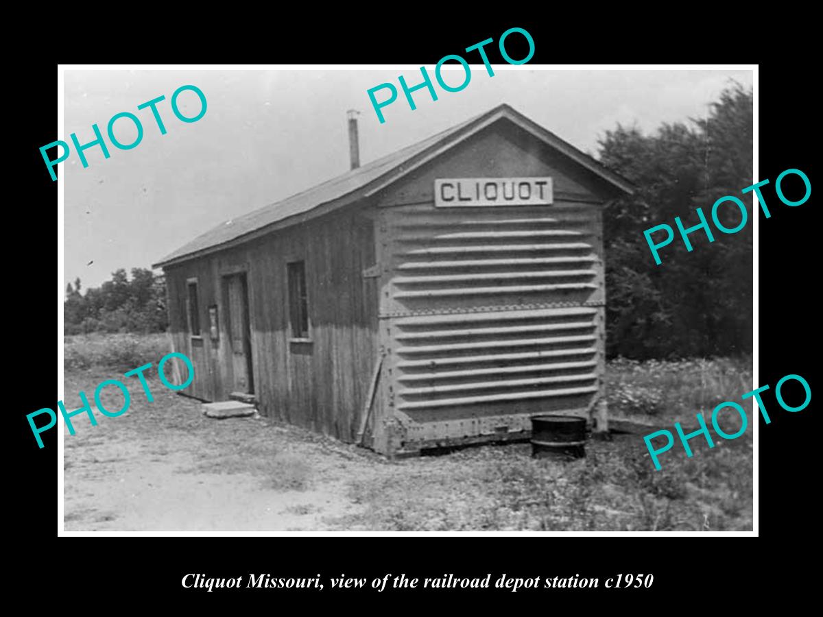 OLD LARGE HISTORIC PHOTO OF CLIQUOT MISSOURI, THE RAILROAD DEPOT STATION c1950