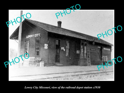 OLD LARGE HISTORIC PHOTO OF LOWRY CITY MISSOURI, THE RAILROAD DEPOT STATION 1930