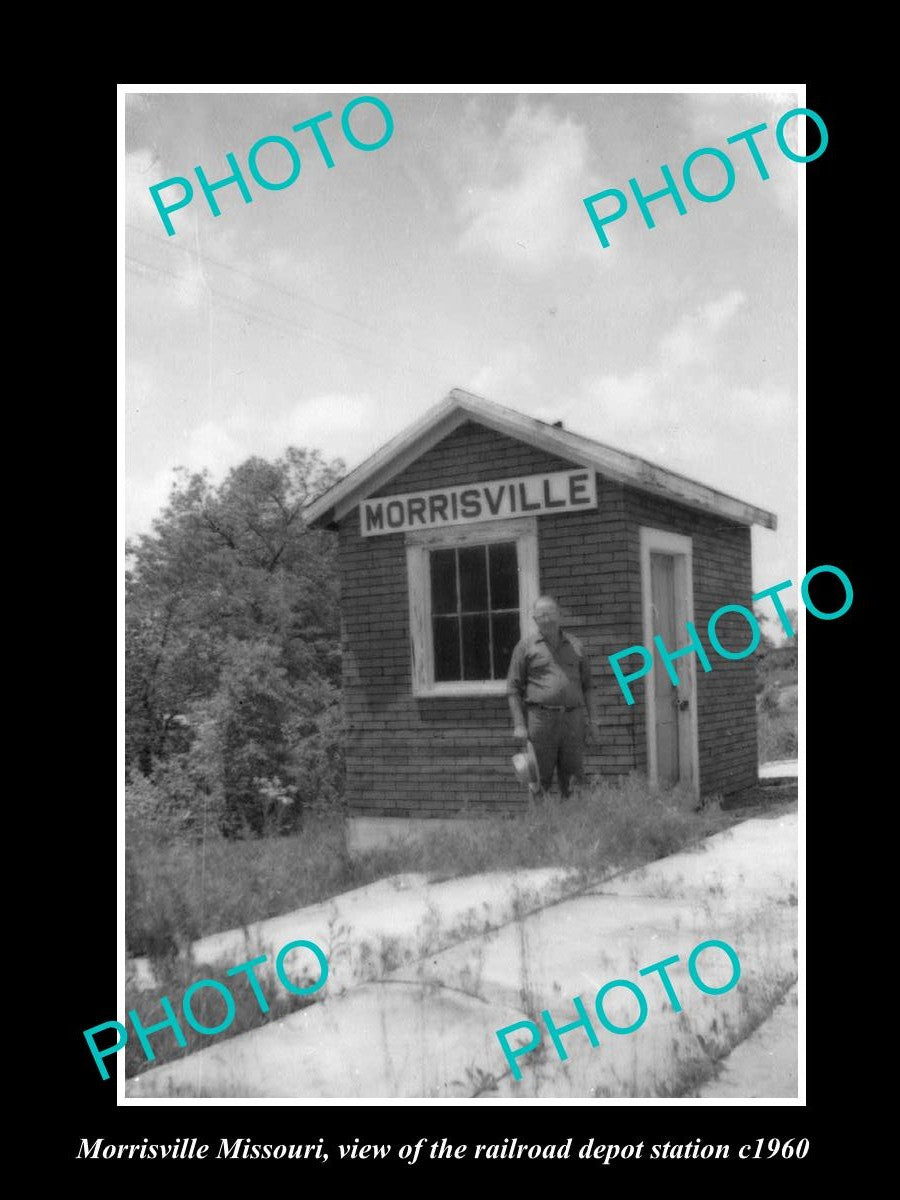 OLD LARGE HISTORIC PHOTO OF MORRISVILLE MISSOURI, RAILROAD DEPOT STATION c1960