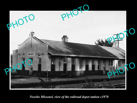 OLD LARGE HISTORIC PHOTO OF NEOSHO MISSOURI, THE RAILROAD DEPOT STATION 1970