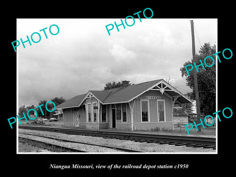 OLD LARGE HISTORIC PHOTO OF NIANGUA MISSOURI, THE RAILROAD DEPOT STATION c1950