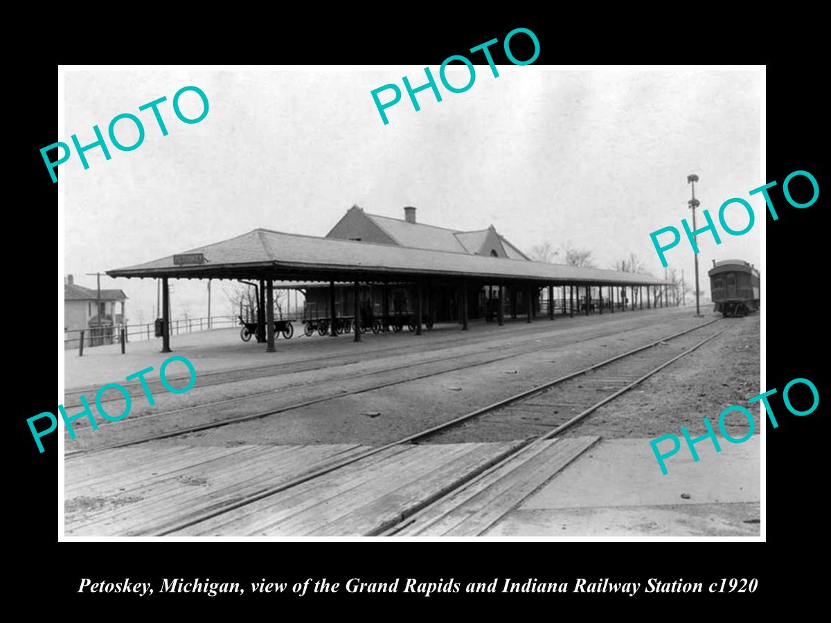 OLD LARGE HISTORIC PHOTO OF PETOSKEY MICHIGAN, THE RAILROAD DEPOT STATION c1920