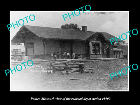 OLD LARGE HISTORIC PHOTO OF PUXICO MISSOURI, THE RAILROAD DEPOT STATION c1900