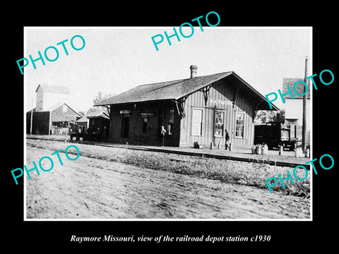 OLD LARGE HISTORIC PHOTO OF RAYMORE MISSOURI, THE RAILROAD DEPOT STATION c1930