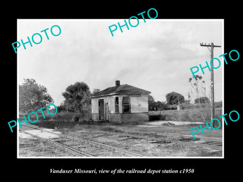 OLD LARGE HISTORIC PHOTO OF VANDUSER MISSOURI, THE RAILROAD DEPOT STATION c1950