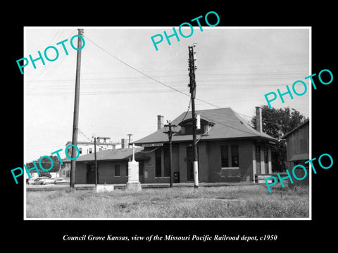 OLD HISTORIC PHOTO OF COUNCIL GROVE KANSAS, MISSOURI PACIFIC RAILROAD DEPOT 1950