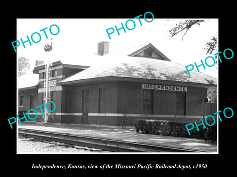 OLD HISTORIC PHOTO OF INDEPENDENCE KANSAS, MISSOURI PACIFIC RAILROAD DEPOT c1950