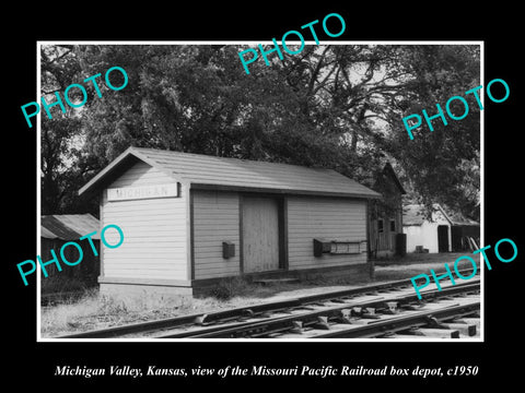 OLD HISTORIC PHOTO MICHIGAN VALLEY KANSAS, MISSOURI PACIFIC RAILROAD DEPOT c1950