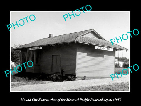 OLD HISTORIC PHOTO OF MOUND CITY KANSAS, MISSOURI PACIFIC RAILROAD DEPOT c1950