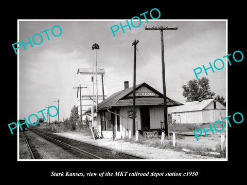 OLD LARGE HISTORIC PHOTO OF STARK KANSAS, THE MKT RAILROAD DEPOT c1950