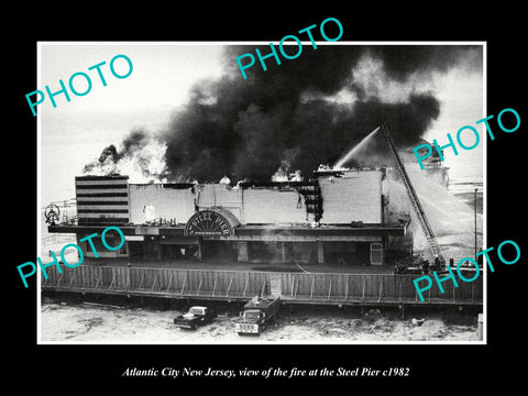 OLD LARGE HISTORIC PHOTO OF ATLANTIC CITY NEW JERSEY, FIRE AT STEEL PIER c1982