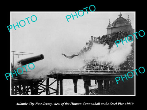 OLD LARGE HISTORIC PHOTO OF ATLANTIC CITY NEW JERSEY, THE HUMAN CANNONBALL c1930