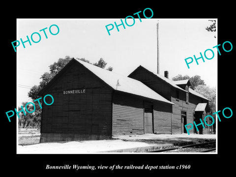 OLD LARGE HISTORIC PHOTO OF BONNEVILLE WYOMING, THE RAILROAD DEPOT STATION c1960