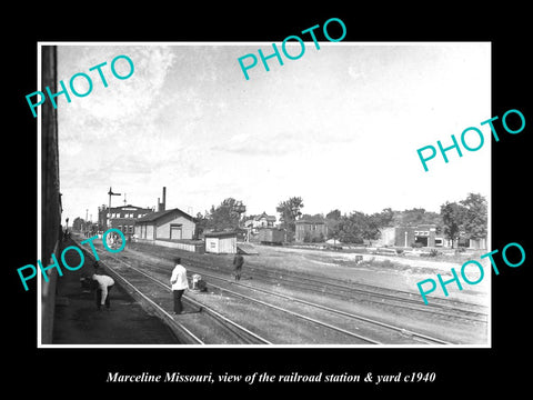 OLD LARGE HISTORIC PHOTO OF MARCELINE MISSOURI, THE RAILROAD DEPOT STATION c1940