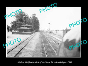 OLD LARGE HISTORIC PHOTO OF MADERA CALIFORNIA, THE SANTE FE RAILROAD DEPOT c1940