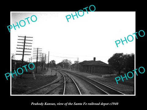 OLD LARGE HISTORIC PHOTO OF PEABODY KANSAS, THE SANTA FE RAILROAD DEPOT c1940