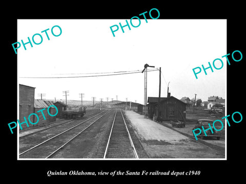 OLD LARGE HISTORIC PHOTO OF QUINLAN OKLAHOMA, THE SANTA FE RAILROAD DEPOT c1940