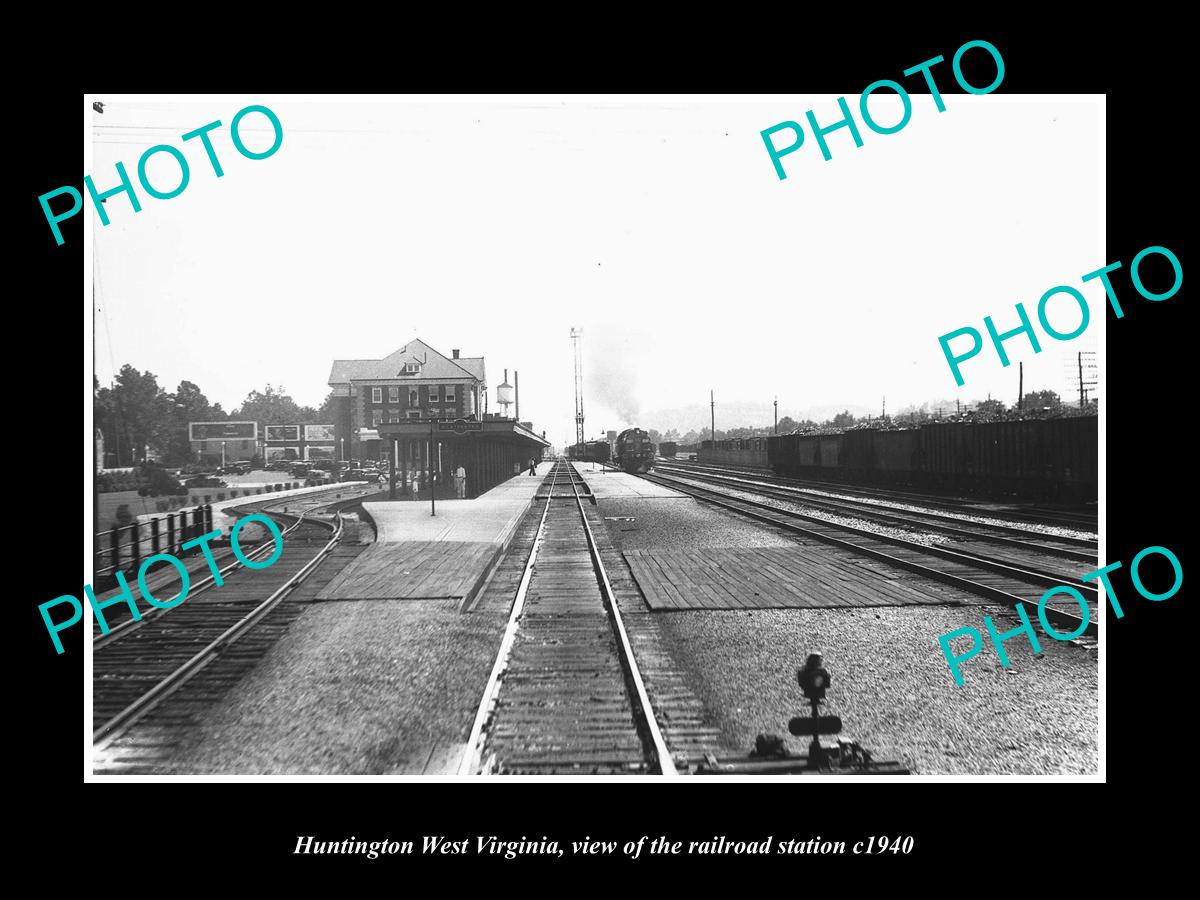 OLD LARGE HISTORIC PHOTO OF HUNTINGTON WEST VIRGINIA, THE RAILROAD DEPOT c1940
