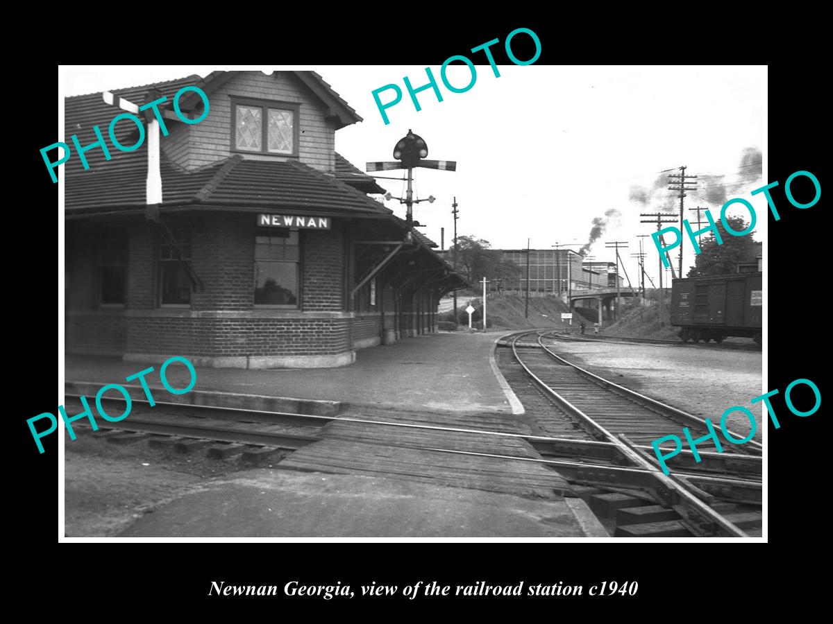 OLD LARGE HISTORIC PHOTO OF NEWNAN GEORGIA, THE RAILROAD STATION c1940