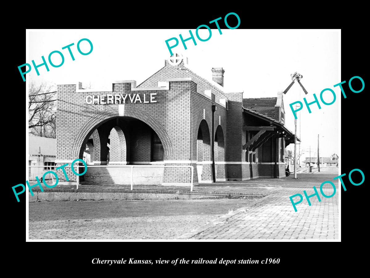 OLD LARGE HISTORIC PHOTO OF CHERRYVALE KANSAS, THE RAILROAD DEPOT STATION c1960