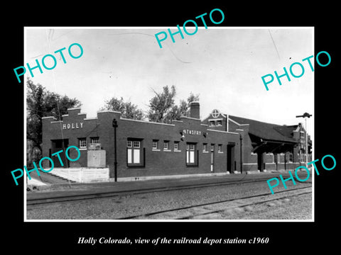 OLD LARGE HISTORIC PHOTO OF HOLLY COLORADO, THE RAILROAD DEPOT STATION c1960