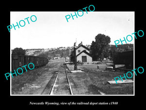 OLD LARGE HISTORIC PHOTO OF NEWCASTLE WYOMING, THE RAILROAD DEPOT STATION c1940